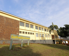 O Colégio Silvio Tavares tem uma área de 2 mil metros quadrados e cerca de 600 alunos dos ensinos fundamental e médio. No local também são ofertados cursos técnicos de formação de docentes, recursos humanos, contabilidade e administração. “Estamos vendo a possibilidade de implantar cursos de estética, secretariado e marketing. A escola tem espaço físico e condições de atender”, contou a diretora-auxiliar Márcia Regina Franco de Oliveira.
