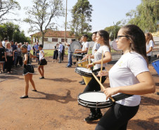 O governador Beto Richa entregou nesta quarta-feira (25) as obras de reconstrução do Colégio Estadual Professor Sílvio Tavares, o maior e mais antigo de Cambará, no Norte Pioneiro