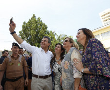O governador Beto Richa entregou nesta quarta-feira (25) as obras de reconstrução do Colégio Estadual Professor Sílvio Tavares, o maior e mais antigo de Cambará, no Norte Pioneiro