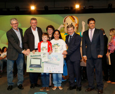 Estudantes das redes municipal, estadual e particular de ensino foram premiados nesta segunda-feira (30), em Pinhais, na Região Metropolitana de Curitiba, por trabalhos relacionados à sustentabilidade, promovido pelo Concurso Agrinho, da Federação da Agricultura do Estado do Paraná (FAEP) e Serviço Nacional de Aprendizagem Rural (SENAR)