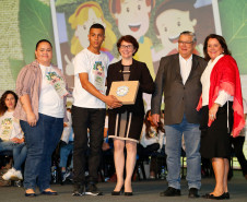 Estudantes das redes municipal, estadual e particular de ensino foram premiados nesta segunda-feira (30), em Pinhais, na Região Metropolitana de Curitiba, por trabalhos relacionados à sustentabilidade, promovido pelo Concurso Agrinho, da Federação da Agricultura do Estado do Paraná (FAEP) e Serviço Nacional de Aprendizagem Rural (SENAR)