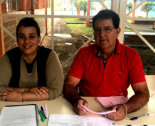 No Colégio Estadual Paulo Leminski, em Curitiba, os estudantes do 9° ano do ensino fundamental desenvolveram uma campanha de conscientização na escola e no bairro Tarumã, onde a escola está localizada. Os estudantes confeccionaram boletins rosa com a frase: "Outubro Rosa. Deixe essa ideia bater mais forte no seu peito! Participe da luta contra o câncer de mama" para lembrar a importância do autoexame para prevenção da doença.