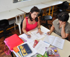 Durante quatro dias, professores, pedagogos e funcionários discutem temas e debatem ações para melhoria das práticas pedagógicas.