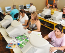 Durante quatro dias, professores, pedagogos e funcionários discutem temas e debatem ações para melhoria das práticas pedagógicas.