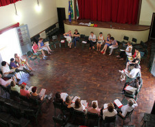 Durante quatro dias, professores, pedagogos e funcionários discutem temas e debatem ações para melhoria das práticas pedagógicas.