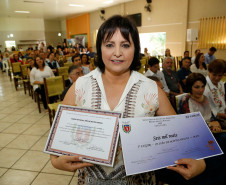 A Secretaria de Estado da Educação entregou nesta terça-feira (31) o prêmio de gestão escolar às unidades pertencentes ao Núcleo Regional de Educação (NRE) de Irati. Este foi o último núcleo a receber a premiação este ano. O primeiro lugar ficou com o Colégio Estadual João de Mattos Pessoa. 
