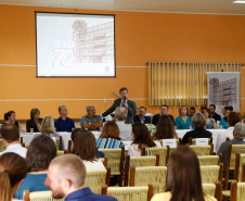 As unidades foram selecionadas pela Secretaria de Estado da Educação por trabalharem com ações pedagógicas inéditas e envolverem a comunidade nas decisões do cotidiano escolar. “É um prêmio para os professores, funcionários, alunos e também para os pais”, disse o diretor-geral Edmundo da Veiga.