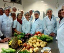 No Colégio Estadual Júlia Wanderley, em Curitiba, o Curso Técnico em Nutrição e Dietética conta com 198 alunos matriculados no três semestres de duração do curso, na forma subsequente. “O curso não é voltado para gastronomia especificamente, mas para questões de saúde. Ele ensina sobre o valor nutricional de alimentos e a elaboração de dietas para pessoas com restrições alimentares, inclusive quem está hospitalizado” diz Ilizandro dos Santos Schmit, técnico-administrativo do colégio.