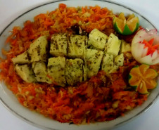 No Colégio Estadual Júlia Wanderley, em Curitiba, o Curso Técnico em Nutrição e Dietética conta com 198 alunos matriculados no três semestres de duração do curso, na forma subsequente. “O curso não é voltado para gastronomia especificamente, mas para questões de saúde. Ele ensina sobre o valor nutricional de alimentos e a elaboração de dietas para pessoas com restrições alimentares, inclusive quem está hospitalizado” diz Ilizandro dos Santos Schmit, técnico-administrativo do colégio.
