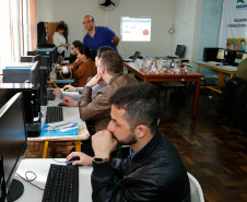Começou nesta terça–feira (07) em Curitiba, e segue até o dia 09, o 2º Encontro Estadual de Tecnologias Educacionais: inovação e criatividade na educação paranaense. O objetivo é divulgar entre professores, estudantes, pesquisadores e gestores da educação paranaense iniciativas com o uso de tecnologias na educação que possibilitem a resolução colaborativa de problemas, a experimentação, o desenvolvimento tecnológico e o compartilhamento de conhecimento.