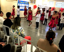 Nesta quarta-feira (8) é a vez do NRE de Ibaiti homenagear os ex-gestores da regional. Também será inaugurada uma galeria com retrato dos ex-chefes do núcleo. “É um momento para resgatar parte da história da educação pública do Paraná e também de reconhecimento das pessoas que fizeram parte dessas conquistas”, lembrou a chefe da regional Arlete Korovisk dos Santos.