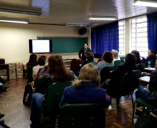 O Departamento de Educação Básica (DEB) da SEED, por meio da Coordenação de Currículo, realiza nesta quarta e quinta-feira (08 e 09), no Colégio Estadual Barão do Rio Branco, em Curitiba, o evento “Atualização Pedagógica para os Técnicos de Língua Portuguesa e de Matemática dos NREs”. O objetivo é orientar os participantes sobre o trabalho a ser desenvolvido na finalização do ano de 2017 e início do ano de 2018.