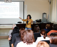 Coordenadores da educação básica dos 32 Núcleos Regionais de Educação (NREs) participam nesta sexta-feira (10), em Curitiba, do segundo encontro para discutir as diretrizes do Pacto Nacional pela Alfabetização na Idade Certa (PNAIC). O objetivo é proporcionar aos profissionais novos subsídios para atuação nas regionais e repassar as informações às coordenações municipais.