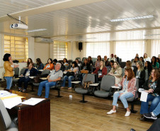 Coordenadores da educação básica dos 32 Núcleos Regionais de Educação (NREs) participam nesta sexta-feira (10), em Curitiba, do segundo encontro para discutir as diretrizes do Pacto Nacional pela Alfabetização na Idade Certa (PNAIC). O objetivo é proporcionar aos profissionais novos subsídios para atuação nas regionais e repassar as informações às coordenações municipais.