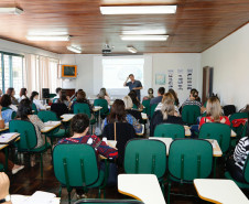 A Secretaria de Estado da Educação (SEED) realiza nesta segunda e terça-feira (13 e 14), na Diretoria de Políticas e Tecnologias Educacionais (DPTE), no bairro Boqueirão, duas formações voltadas a profissionais que atuam nos anos iniciais e no ensino religioso da rede pública estadual