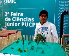 Os estudantes Leandro Ribeiro Farias, 15 anos, e Esley Marcelo dos Santos Borges, 18 anos, do Colégio Estadual Professor Altair da Silva Leme, de Colombo (Região Metropolitana de Curitiba), desenvolveram entre os meses de março e outubro deste ano um projeto científico para produção de energia limpa por meio da captação do vento
