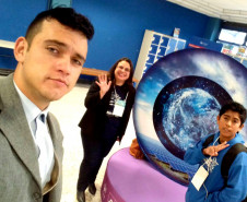 Os estudantes Leandro Ribeiro Farias, 15 anos, e Esley Marcelo dos Santos Borges, 18 anos, do Colégio Estadual Professor Altair da Silva Leme, de Colombo (Região Metropolitana de Curitiba), desenvolveram entre os meses de março e outubro deste ano um projeto científico para produção de energia limpa por meio da captação do vento