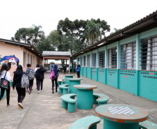 Os estudantes também fizeram uma série de pinturas no pátio com frases que reforçam direitos fundamentais de igualdade e combate à discriminação. “São frases curtas feitas no pátio, que no intervalo fica cheio, para causar impacto e reflexão nas pessoas que passam por aqui”, disse o aluno André Ian Garcia, do 2° ano do ensino médio.