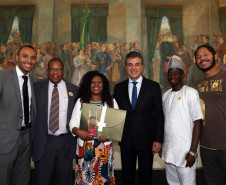 O Governo do Paraná homenageou nesta segunda-feira, 20 de Novembro, Dia da Consciência Negra, dez mulheres que se destacam pelo compromisso com a promoção da igualdade racial e pelas ações de valorização da população negra