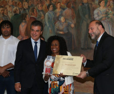 <strong>Edna Aparecida Coqueiro - Educação</strong>
Atualmente é coordenadora da Educação das Relações Étnico-Raciais e da Educação Escolar Quilombola no Departamento da Diversidade da Secretaria de Estado da Educação do Paraná e presidente do Conselho Estadual de Promoção da Igualdade Racial (CONSEPIR)