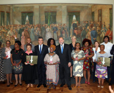 O Governo do Paraná homenageou nesta segunda-feira, 20 de Novembro, Dia da Consciência Negra, dez mulheres que se destacam pelo compromisso com a promoção da igualdade racial e pelas ações de valorização da população negra