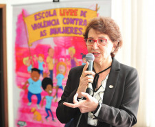 A secretária de Estado da Educação, professora Ana Seres, participou do lançamento da cartilha sobre violência contra a mulher, lançada na manhã desta quarta-feira (22) na Assembleia Legislativa do Paraná. 