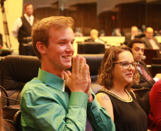 O estudante Douglas Froelich, do 3° ano do ensino médio do Colégio Estadual do Campo Helena Kolody, município de Cruz Machado (Sul do Estado), foi o vencedor da 3ª edição do programa Geração Atitude. O anúncio foi feito pelo presidente da Assembleia Legislativa do Paraná (ALEP), deputado Ademar Traiano (PSDB), na quarta-feira (22), em Curitiba.