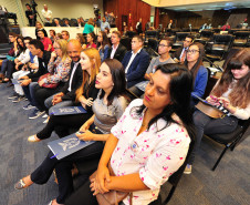 Douglas veio a Curitiba com a Caravana da Cidadania com estudantes de 25 Núcleos Regionais de Educação (NRE). Durante três dias os estudantes conheceram os principais pontos turísticos da capital, além dos prédios que sediam os Poderes Legislativo, Executivo, Judiciário e do Ministério Público.