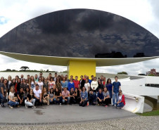 Douglas veio a Curitiba com a Caravana da Cidadania com estudantes de 25 Núcleos Regionais de Educação (NRE). Durante três dias os estudantes conheceram os principais pontos turísticos da capital, além dos prédios que sediam os Poderes Legislativo, Executivo, Judiciário e do Ministério Público.