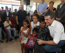 O governador Beto Richa inaugurou nesta sexta-feira (24) o Colégio Estadual Vista Bela, de Londrina, no Norte do Paraná. A nova unidade tem capacidade para 2.500 estudantes do ensino fundamental e ensino médio, em três períodos. Richa também assinou decreto formalizando a instalação do Colégio da Polícia Militar em Londrina e autorizou edital para o processo seletivo de vagas.