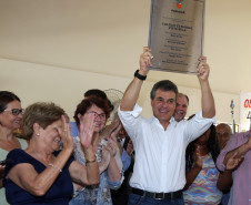 O governador Beto Richa inaugurou nesta sexta-feira (24) o Colégio Estadual Vista Bela, de Londrina, no Norte do Paraná. A nova unidade tem capacidade para 2.500 estudantes do ensino fundamental e ensino médio, em três períodos. Richa também assinou decreto formalizando a instalação do Colégio da Polícia Militar em Londrina e autorizou edital para o processo seletivo de vagas.