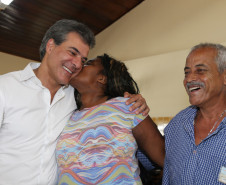 O governador Beto Richa inaugurou nesta sexta-feira (24) o Colégio Estadual Vista Bela, de Londrina, no Norte do Paraná. A nova unidade tem capacidade para 2.500 estudantes do ensino fundamental e ensino médio, em três períodos. Richa também assinou decreto formalizando a instalação do Colégio da Polícia Militar em Londrina e autorizou edital para o processo seletivo de vagas.