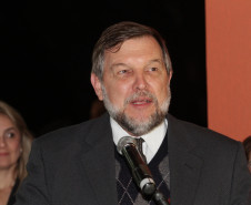 Resolução assinada pelo governador em exercício e secretário da Educação Flávio Arns garante a inclusão das escolas de educação especial em todos os programas e políticas públicas da área, como merenda, transporte escolar e qualificação de pessoal
