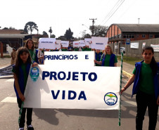 O Colégio Estadual do Campo Professor Pedro José Puchalski, em Contenda, na Região Metropolitana de Curitiba, iniciou neste ano o Projeto Vida - A Arte de Treinar a Mente. O objetivo é promover a interação da comunidade com o cotidiano escolar e trabalhar valores que reforcem as relações interpessoais e de cidadania entre estudantes, professores e funcionários.