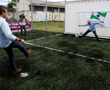 O governador Beto Richa inaugurou neste sábado (02) o espaço Meu Campinho no Colégio Estadual Guaraituba, em Colombo, na Região Metropolitana de Curitiba. Ele destacou que é a primeira mini arena dentro de uma escola estadual e confirmou que outras já estão previstas para serem instaladas nas unidades da rede pública.