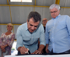O governador Beto Richa inaugurou neste sábado (02) o espaço Meu Campinho no Colégio Estadual Guaraituba, em Colombo, na Região Metropolitana de Curitiba. Ele destacou que é a primeira mini arena dentro de uma escola estadual e confirmou que outras já estão previstas para serem instaladas nas unidades da rede pública.