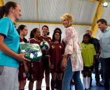 O governador Beto Richa inaugurou neste sábado (02) o espaço Meu Campinho no Colégio Estadual Guaraituba, em Colombo, na Região Metropolitana de Curitiba. Ele destacou que é a primeira mini arena dentro de uma escola estadual e confirmou que outras já estão previstas para serem instaladas nas unidades da rede pública.