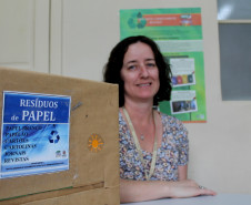 A equipe do Grupo Administrativo Setorial da Secretaria de Estado da Educação elaborou um manual para reduzir os custos e o desperdício de papel nos setores administrativos. A cartilha “Sustentabilidade no uso de papel em atividades laborais na área administrativa” tem como objetivo principal substituir o uso do papel por arquivos digitais.