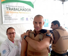 Estudantes do curso técnico em Enfermagem do Colégio Estadual Campo Sales, em Campina Grande do Sul (Região Metropolitana de Curitiba), participam da segunda edição da Semana de Saúde do Trabalhador do Sistema Penitenciário no Complexo Penitenciário de Piraquara, também na região metropolitana.