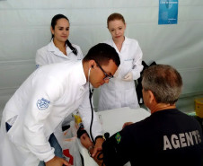 Estudantes do curso técnico em Enfermagem do Colégio Estadual Campo Sales, em Campina Grande do Sul (Região Metropolitana de Curitiba), participam da segunda edição da Semana de Saúde do Trabalhador do Sistema Penitenciário no Complexo Penitenciário de Piraquara, também na região metropolitana.
