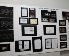 As alunas do segundo ano do curso de Formação de Docentes do Instituto de Educação Erasmo Pilotto, de Curitiba, abriram nesta quinta-feira (7), no Museu da Escola Paranaense, na Capital, a exposição patrimonial material e imaterial da instituição. O trabalho pode ser visto até o dia 30 de janeiro. Em seguida o material irá compor o acervo histórico da escola, no centro de memória próprio.