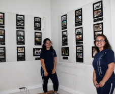 As alunas do segundo ano do curso de Formação de Docentes do Instituto de Educação Erasmo Pilotto, de Curitiba, abriram nesta quinta-feira (7), no Museu da Escola Paranaense, na Capital, a exposição patrimonial material e imaterial da instituição. O trabalho pode ser visto até o dia 30 de janeiro. Em seguida o material irá compor o acervo histórico da escola, no centro de memória próprio.