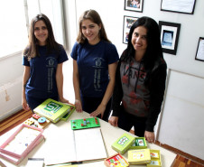 Bianca e as colegas pesquisaram sobre Laboratório de Aprendizagem no arquivo da escola. “Ali encontramos informações que contribuíram para nossa pesquisa, como a frequência dos professores e as metodologias que eram usadas naquela época”, disse.<b />
<b />
O trabalho é resultado das atividades práticas exigidas pelo currículo do curso. Entre elas estão visitas a museus para conhecer a história de Curitiba, das escolas públicas do Estado e seus centros de memória.