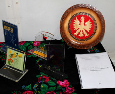 As alunas do segundo ano do curso de Formação de Docentes do Instituto de Educação Erasmo Pilotto, de Curitiba, abriram nesta quinta-feira (7), no Museu da Escola Paranaense, na Capital, a exposição patrimonial material e imaterial da instituição. O trabalho pode ser visto até o dia 30 de janeiro. Em seguida o material irá compor o acervo histórico da escola, no centro de memória próprio.