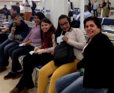 Os estudantes Jemily dos Santos Miranda, Maria Eduarda Rodrigues Fernandes, Natália Vitória de Souza Santos e Kailan Marques Correia, que se destacaram na produção de poemas sobre o tema “voar”, ganharam como prêmio uma viagem de avião a Curitiba, onde conheceram a SEED, a Assembleia Legislativa e pontos turísticos como o Jardim Botânico e a Ópera de Arame.