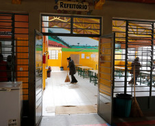 São 11 mil vagas para assistente administrativo, inspetor e inspetoria de internato, técnico agrícola e técnico florestal e auxiliar de serviços gerais (limpeza/merenda, manutenção, atendimento de aluno, motorista, tratorista e vigia). 