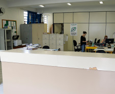 São 11 mil vagas para assistente administrativo, inspetor e inspetoria de internato, técnico agrícola e técnico florestal e auxiliar de serviços gerais (limpeza/merenda, manutenção, atendimento de aluno, motorista, tratorista e vigia). 