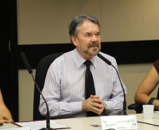 A Secretaria da Justiça, Trabalho e Direitos Humanos oficializou nesta segunda-feira (18) o protocolo de intenções para formação da rede de atenção a casos de violação de direitos de Lésbicas, Gays, Bissexuais, Travestis e Transexuais (LGBT)