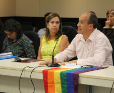 A Secretaria da Justiça, Trabalho e Direitos Humanos oficializou nesta segunda-feira (18) o protocolo de intenções para formação da rede de atenção a casos de violação de direitos de Lésbicas, Gays, Bissexuais, Travestis e Transexuais (LGBT)
