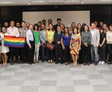 A Secretaria da Justiça, Trabalho e Direitos Humanos oficializou nesta segunda-feira (18) o protocolo de intenções para formação da rede de atenção a casos de violação de direitos de Lésbicas, Gays, Bissexuais, Travestis e Transexuais (LGBT)